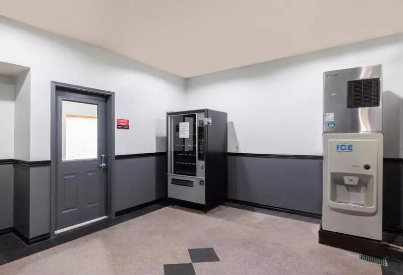 Отель Baymont By Wyndham Houston Brookhollow