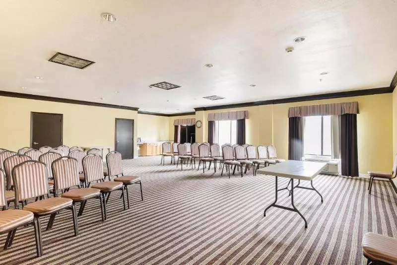 Отель Baymont By Wyndham Houston Brookhollow