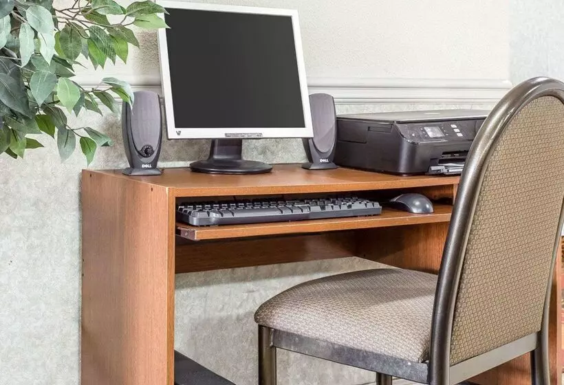 فندق Econo Lodge Inn & Suites Marietta