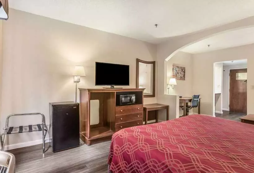 فندق Econo Lodge Inn & Suites Marietta
