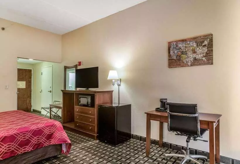 فندق Econo Lodge Inn & Suites Marietta