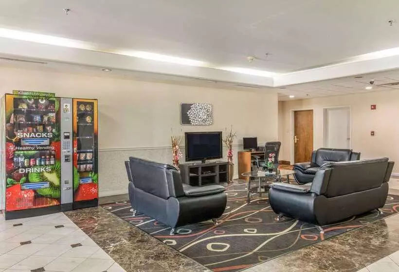 فندق Econo Lodge Inn & Suites Marietta