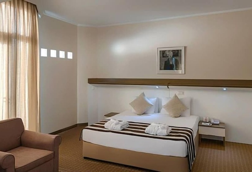 Отель Green Max