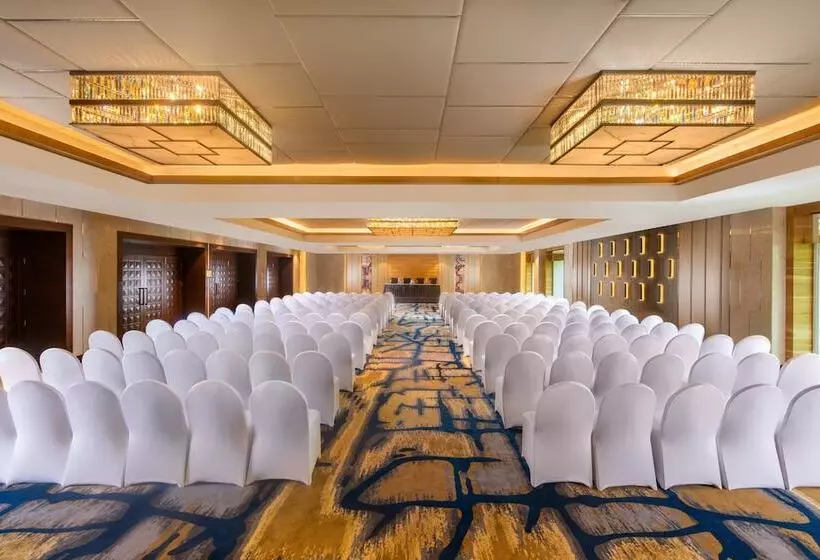 호텔 Holiday Inn Agra Mg Road An Ihg