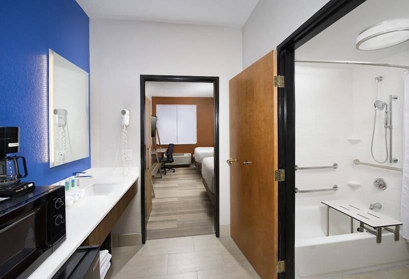 هتل Holiday Inn Express & Suites San Antonio Downtown Market Area, An Ihg