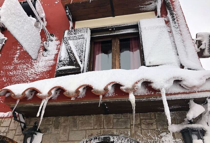 Отель Hostal Hostatgeria Sant Jaume