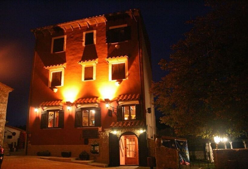 Отель Hostal Hostatgeria Sant Jaume