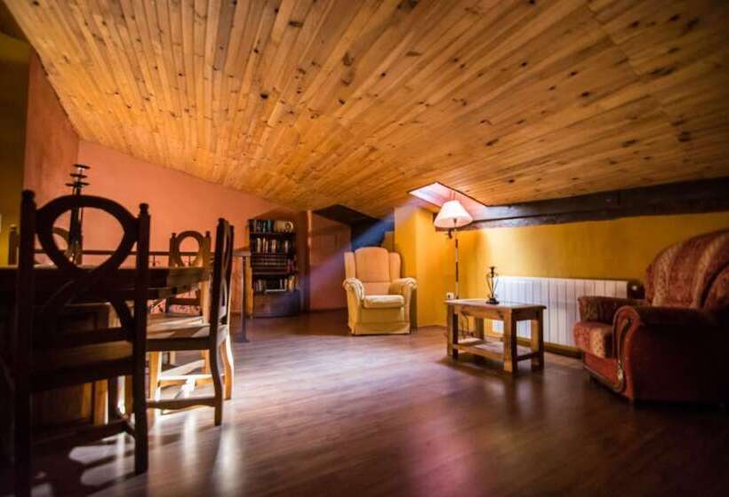 Отель Hostal Hostatgeria Sant Jaume