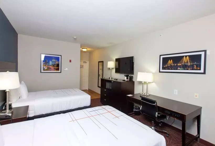 Hotel La Quinta By Wyndham Houston East At Normandy