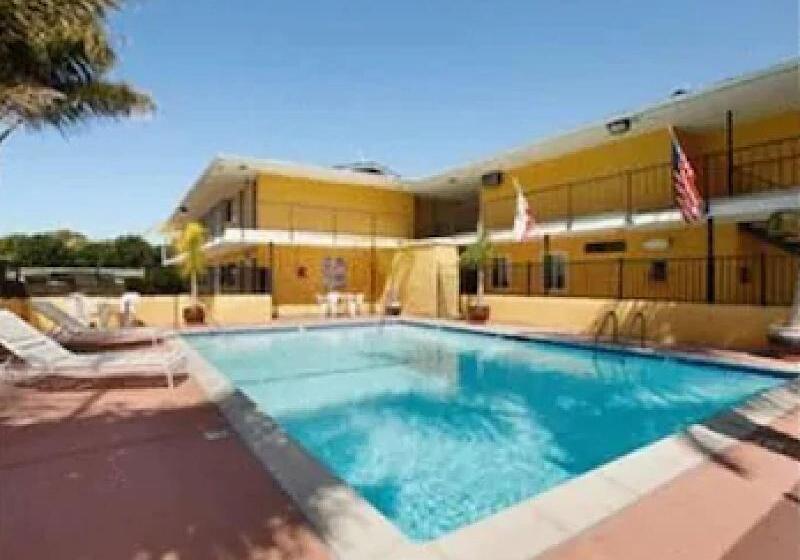 فندق Lotus Of Lompoc   A Great Hospitality Inn