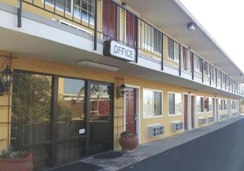 فندق Lotus Of Lompoc   A Great Hospitality Inn