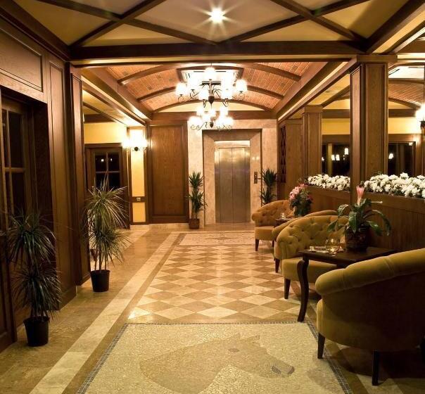Padok Premium Hotel And Stables