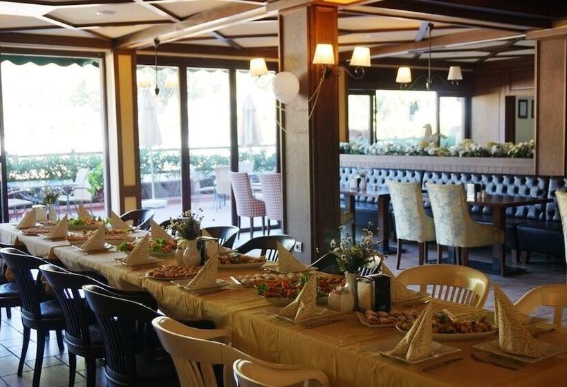 Padok Premium Hotel And Stables