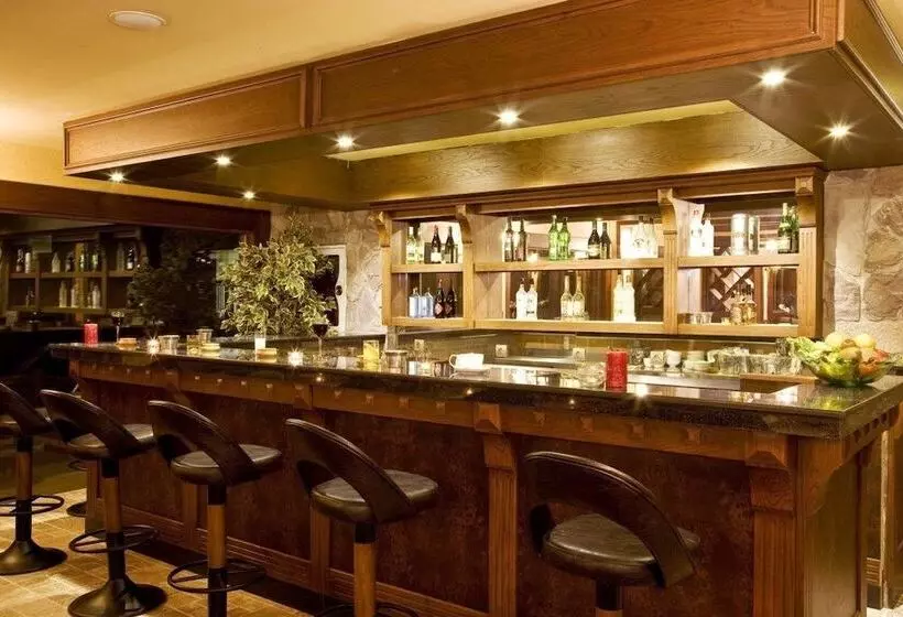 Padok Premium Hotel And Stables