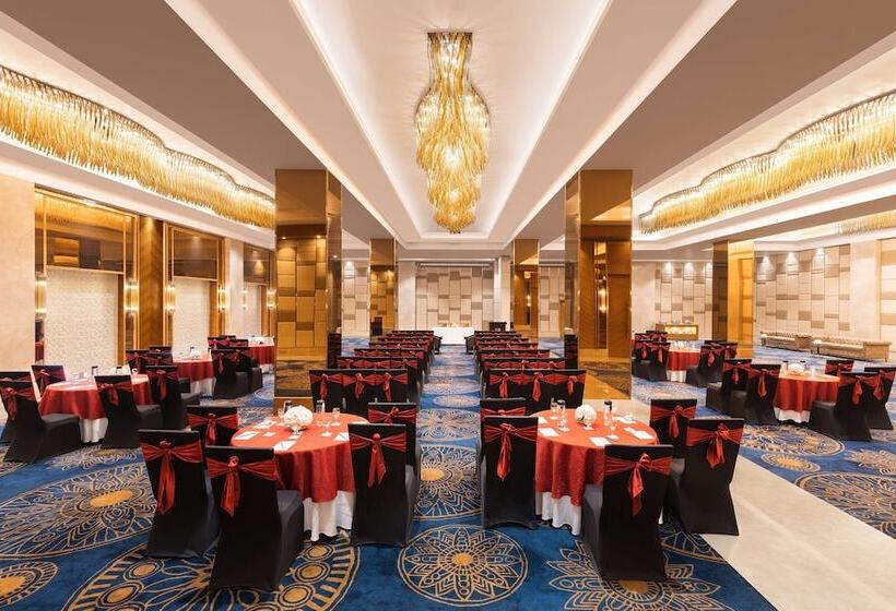 בית מלון כפרי Radisson Jaipur City Center