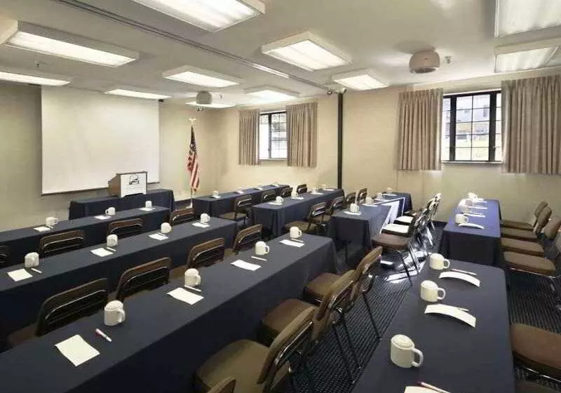 בית מלון כפרי Sands Inn & Suites