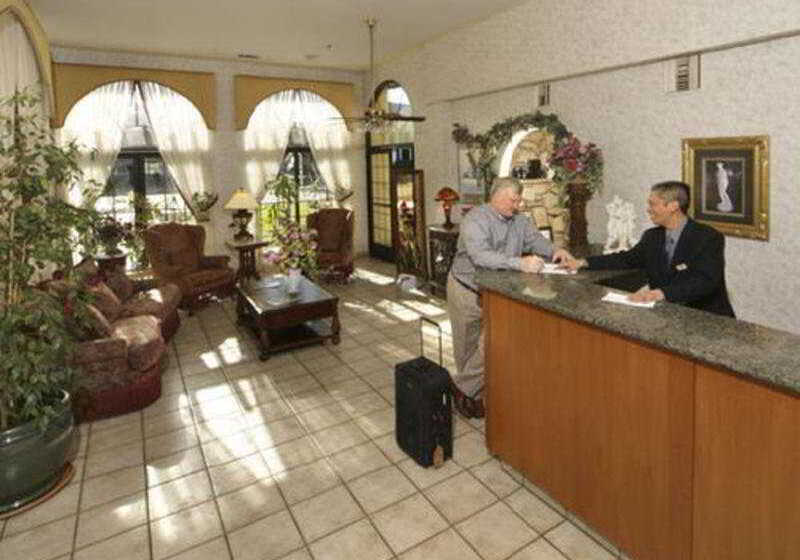 هتل Sands Inn & Suites