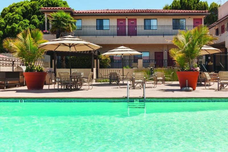 هتل Sands Inn & Suites