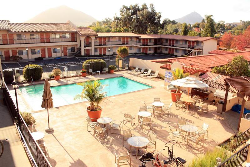 هتل Sands Inn & Suites