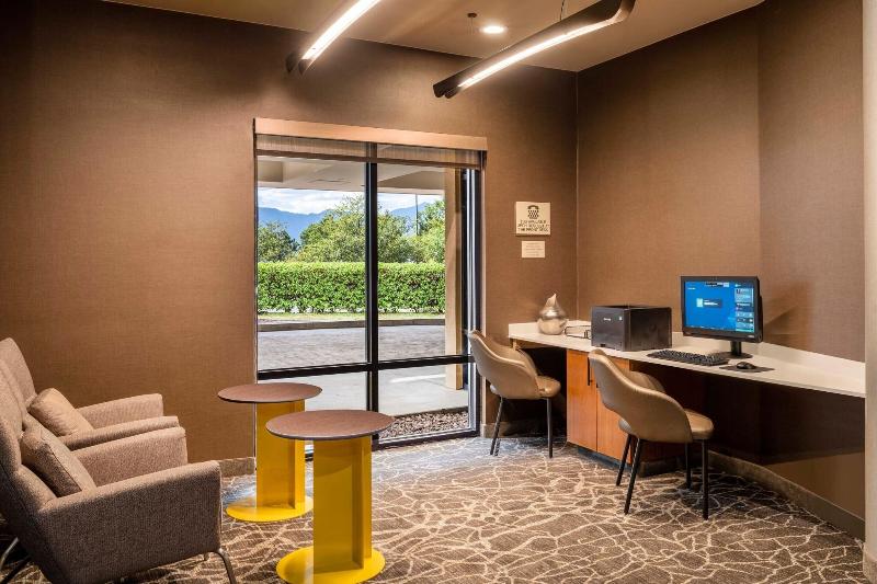 هتل Springhill Suites By Marriott Colorado Springs South