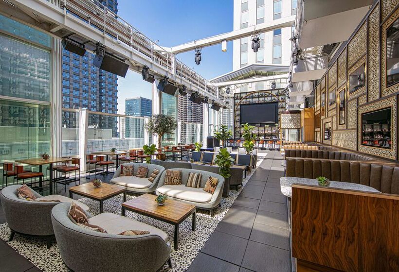 فندق Thewit Chicago, A Hilton