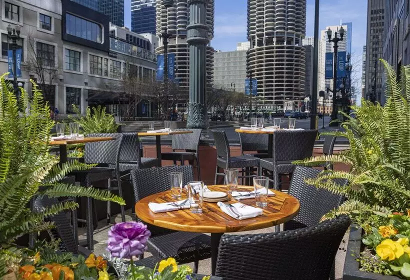 هتل Thewit Chicago, A Hilton