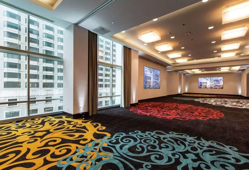 هتل Thewit Chicago, A Hilton