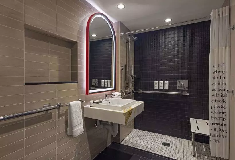 هتل Thewit Chicago, A Hilton