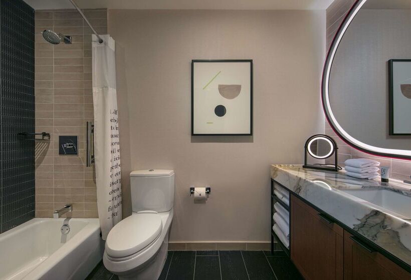 فندق Thewit Chicago, A Hilton