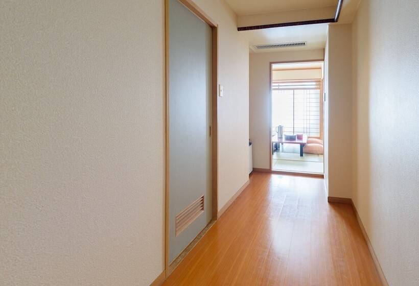 Отель Yamatoya Honten Ryokan Osaka