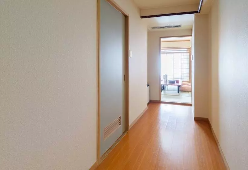 Отель Yamatoya Honten Ryokan Osaka