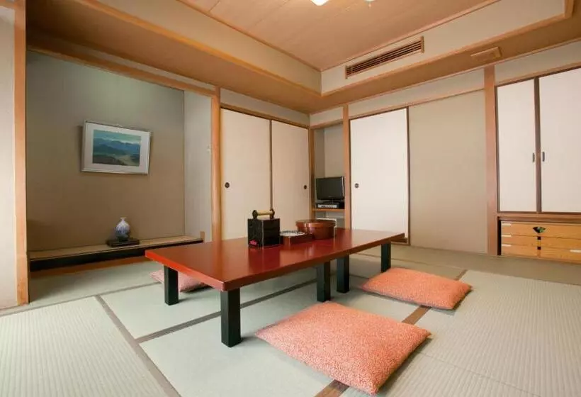 Отель Yamatoya Honten Ryokan Osaka