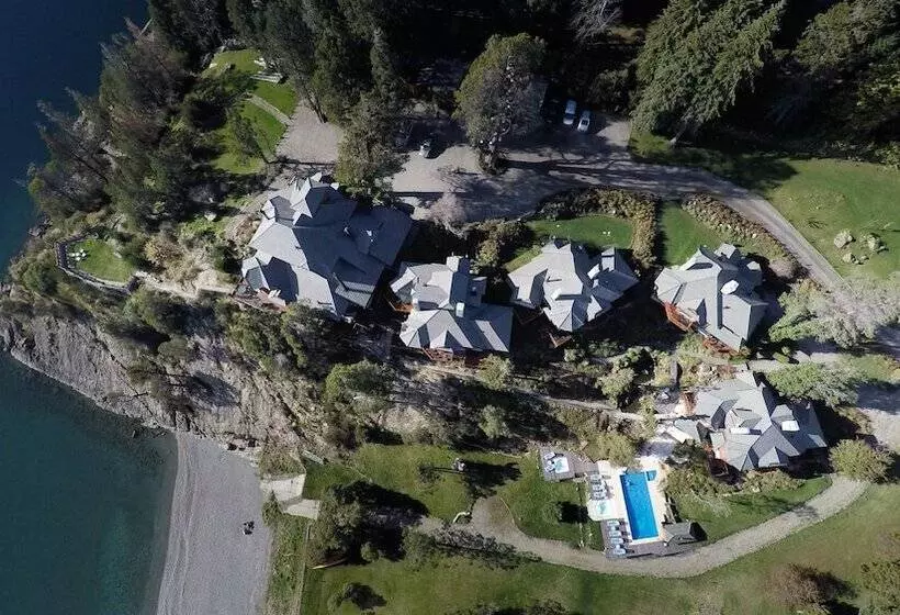 هتل Charming Luxury Lodge & Private Spa