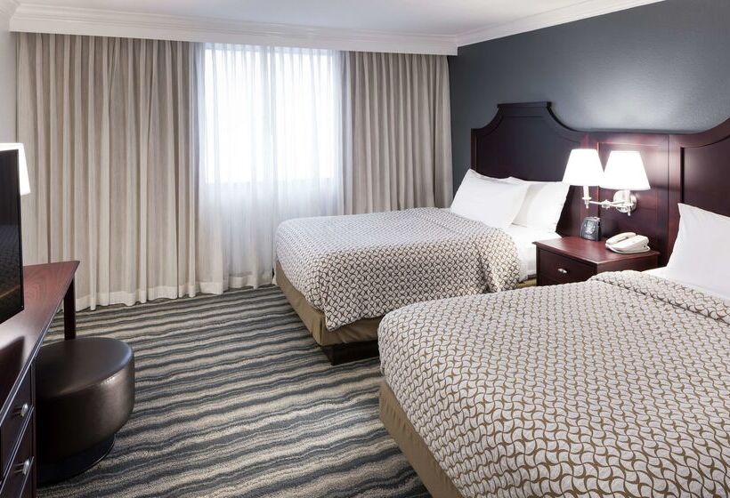 فندق Embassy Suites By Hilton Tampa Brandon