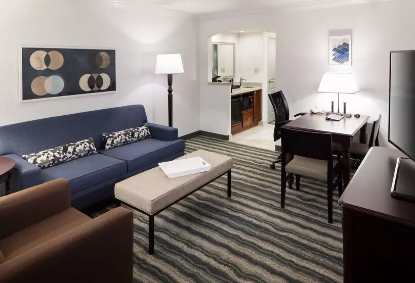 هتل Embassy Suites By Hilton Tampa Brandon