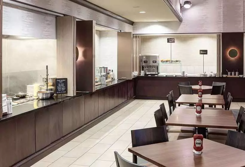 هتل Embassy Suites By Hilton Tampa Brandon