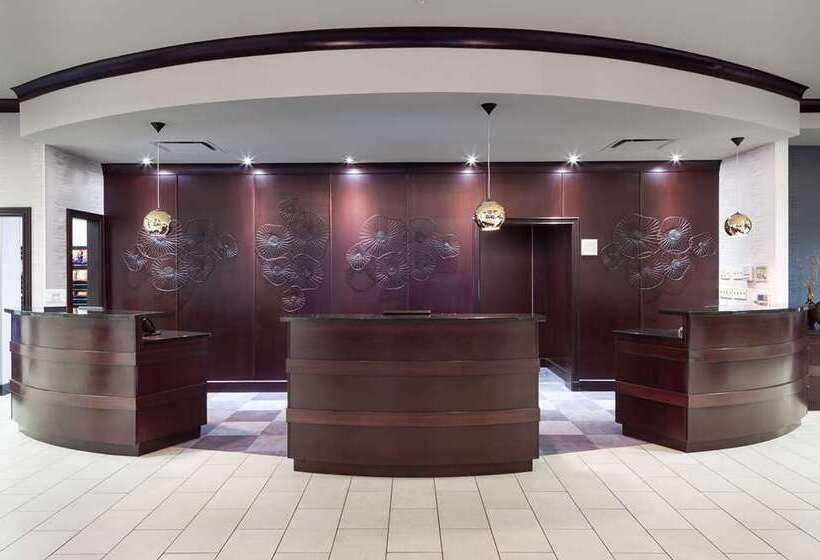 فندق Embassy Suites By Hilton Tampa Brandon