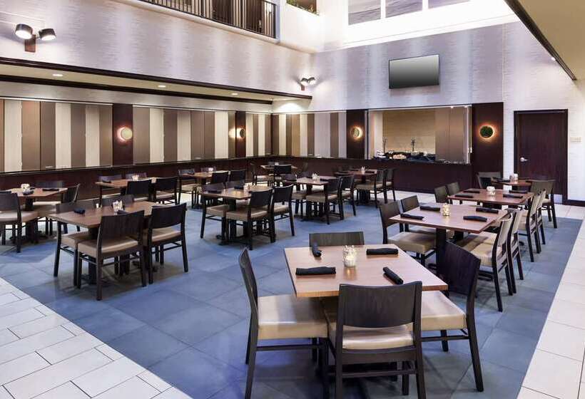 فندق Embassy Suites By Hilton Tampa Brandon