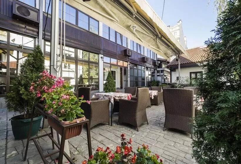 Garni Hotel Le Petit Piaf