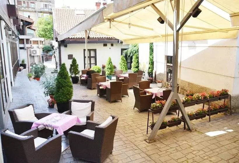 Garni Hotel Le Petit Piaf