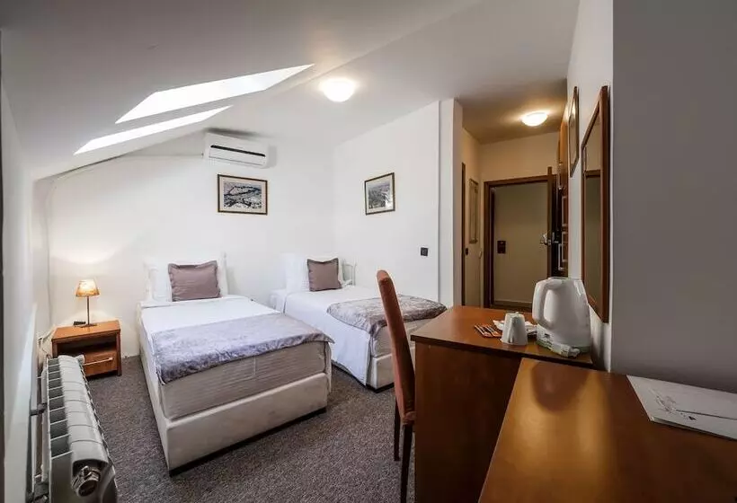 Garni Hotel Le Petit Piaf