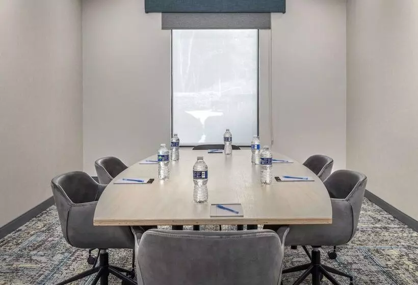 בית מלון כפרי Hampton Inn Birmingham I65/lakeshore Drive