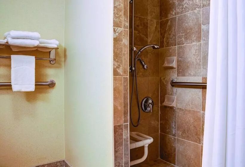 هتل Hampton Inn Pendleton