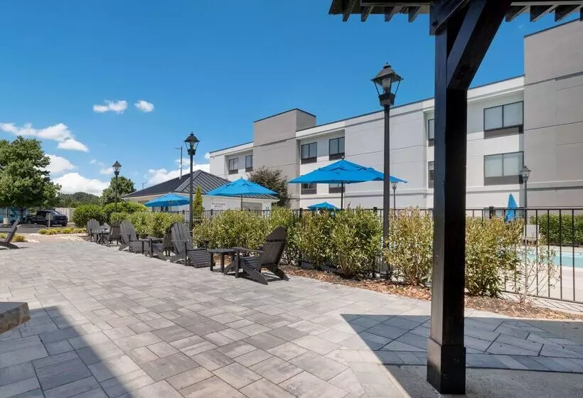 هتل Hampton Inn Princeton