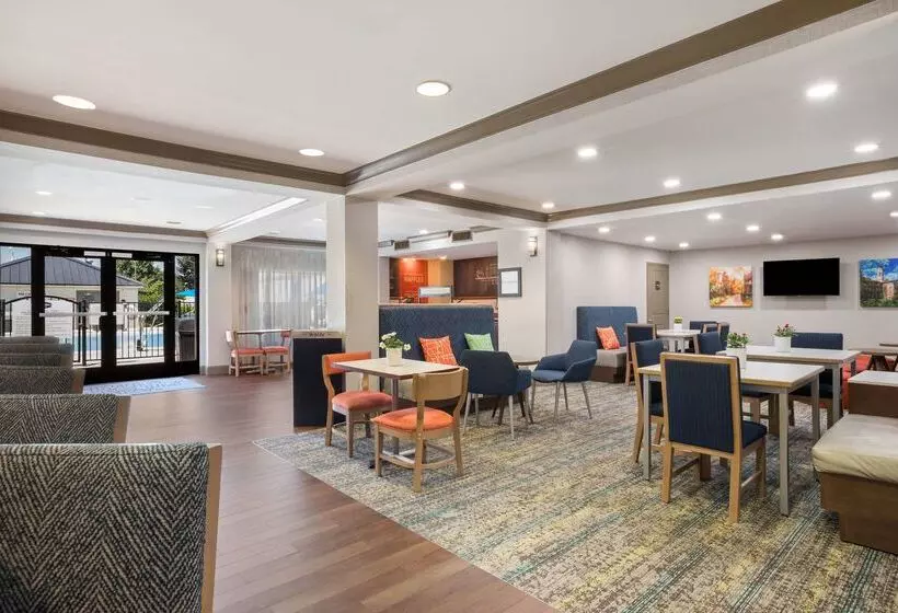 هتل Hampton Inn Princeton