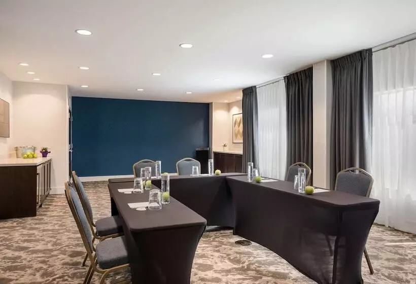 هتل Hampton Inn Princeton