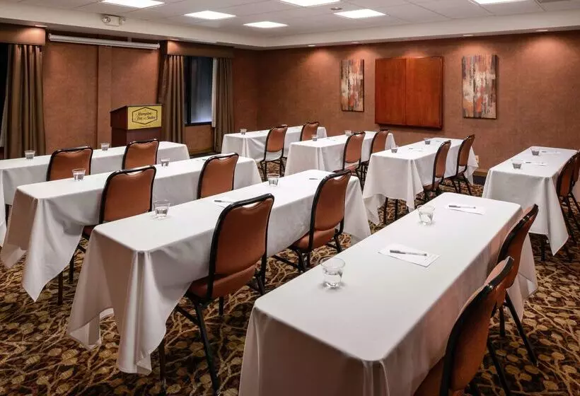 Отель Hampton Inn & Suites Carson City