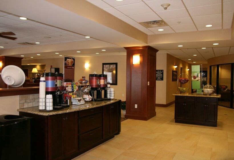 Отель Hampton Inn Watertown