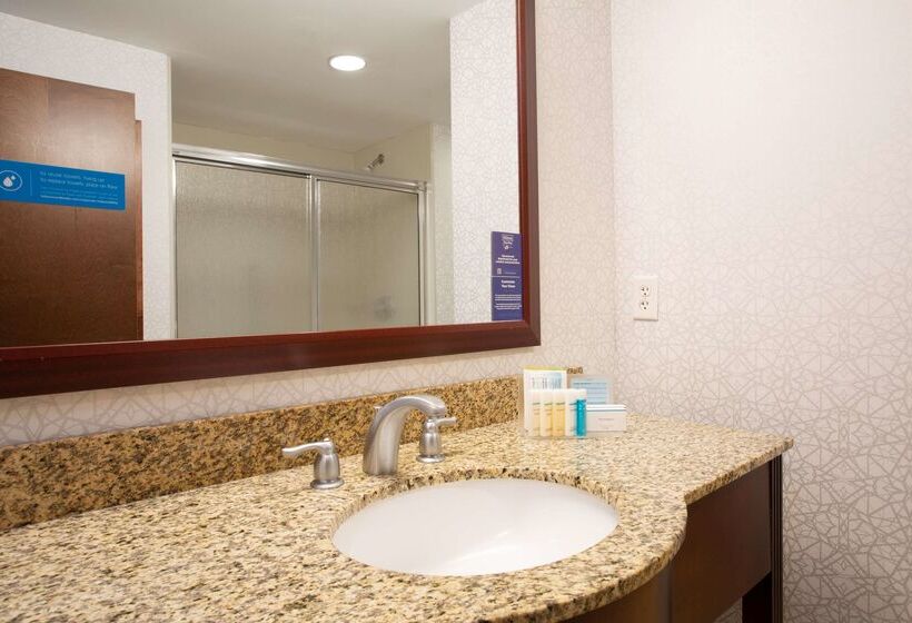 Отель Hampton Inn Watertown