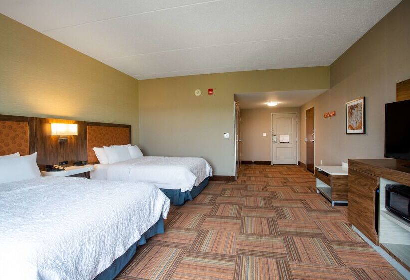 Отель Hampton Inn Watertown